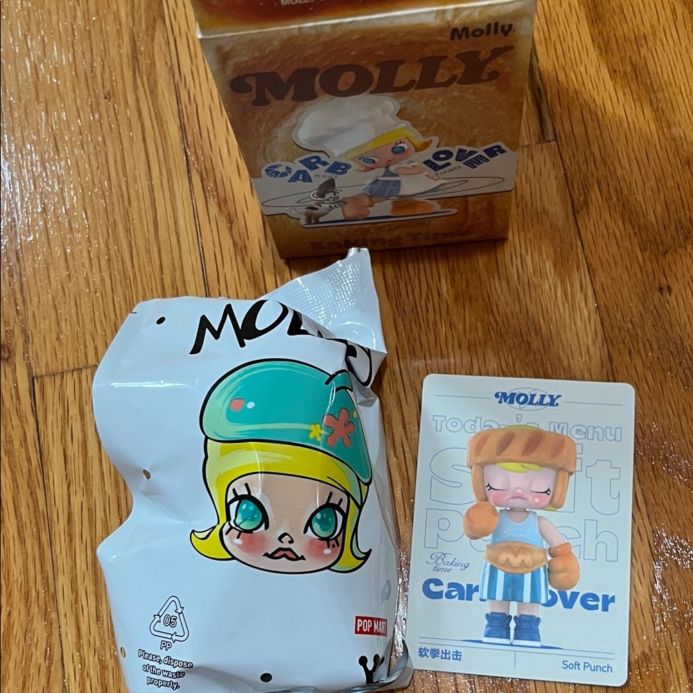 Pop Mart Molly Carb Lover Soft Punch Figure baking time 100%authentic!